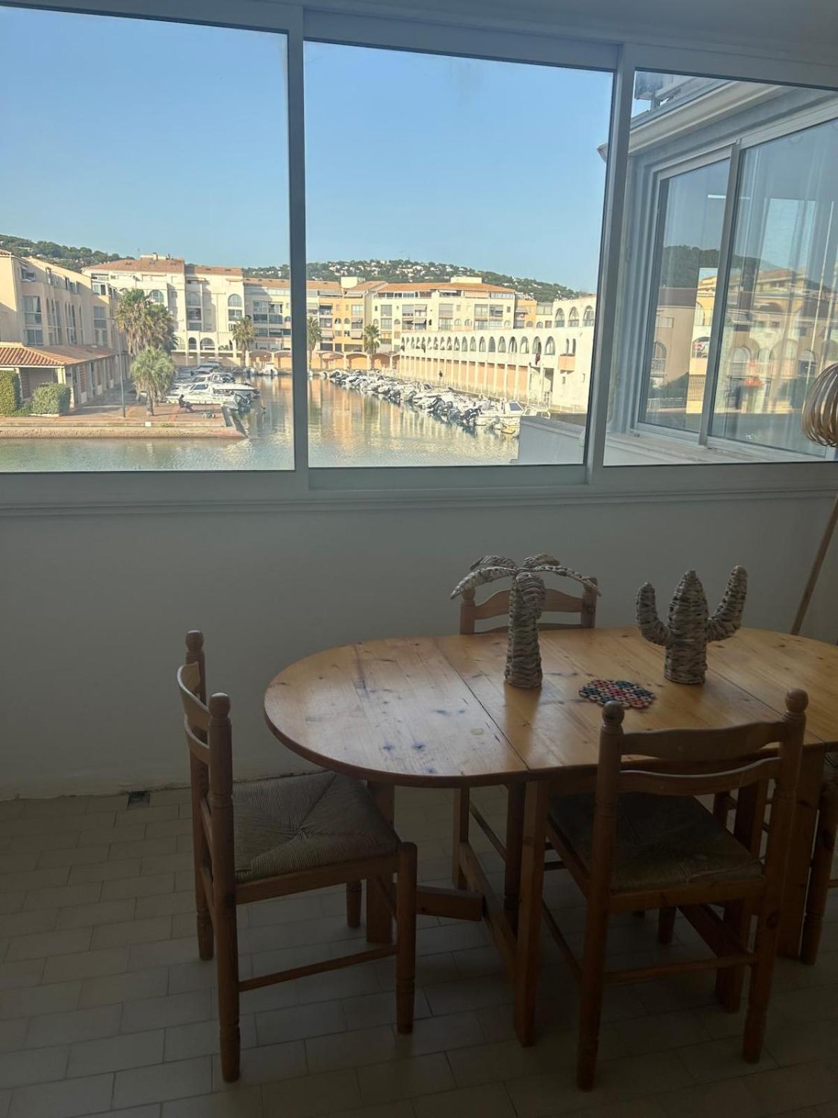 Apartment Au Bord De Sete