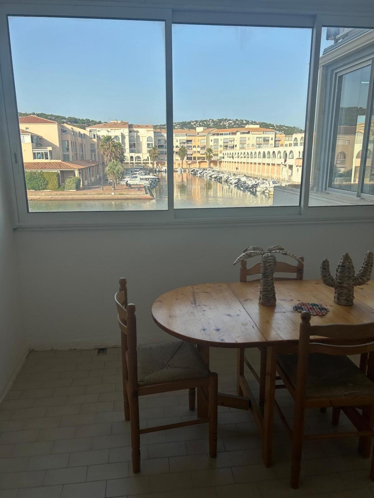 Au Bord De Apartment